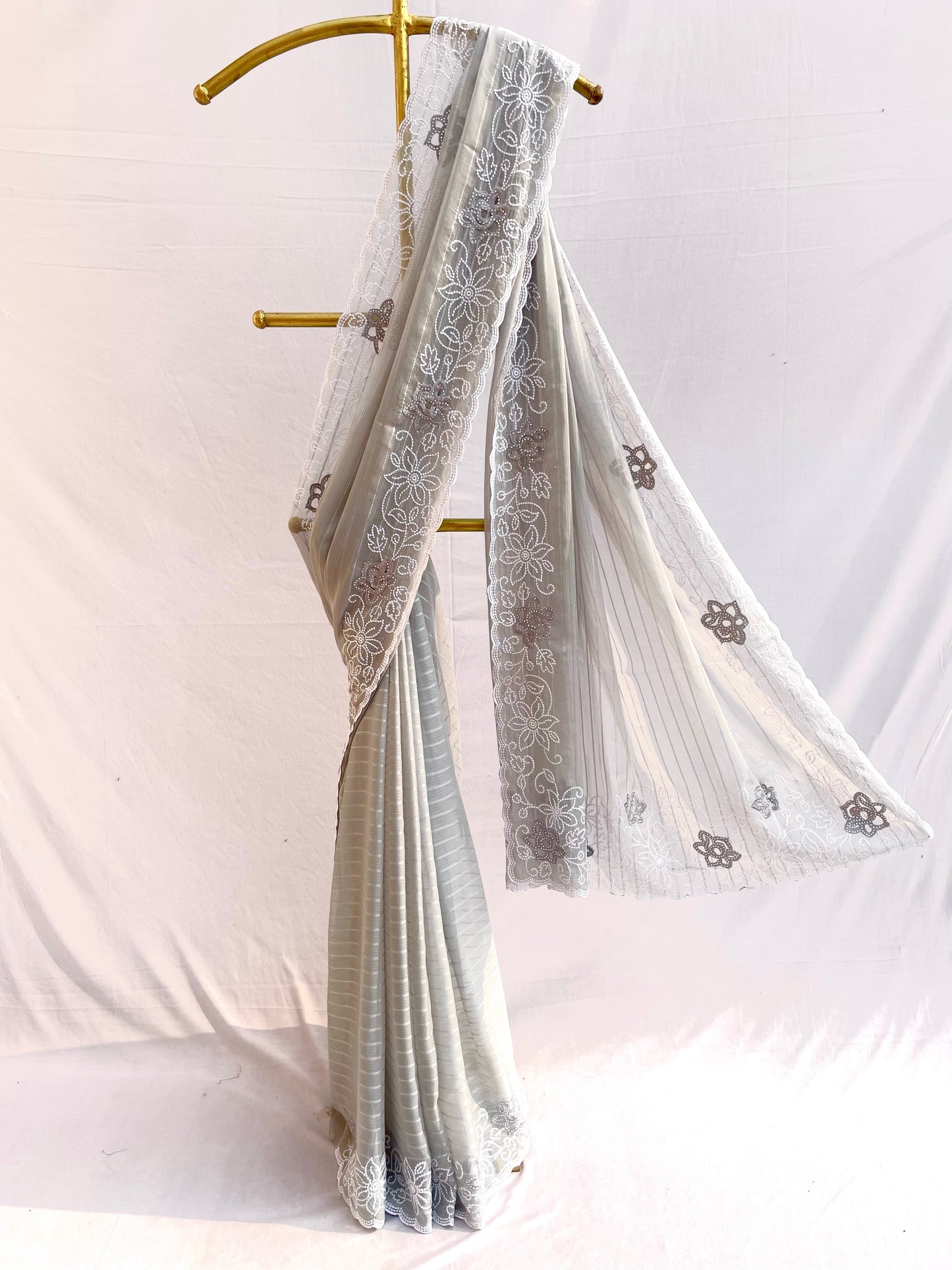 Floral Border White Organza Saree
