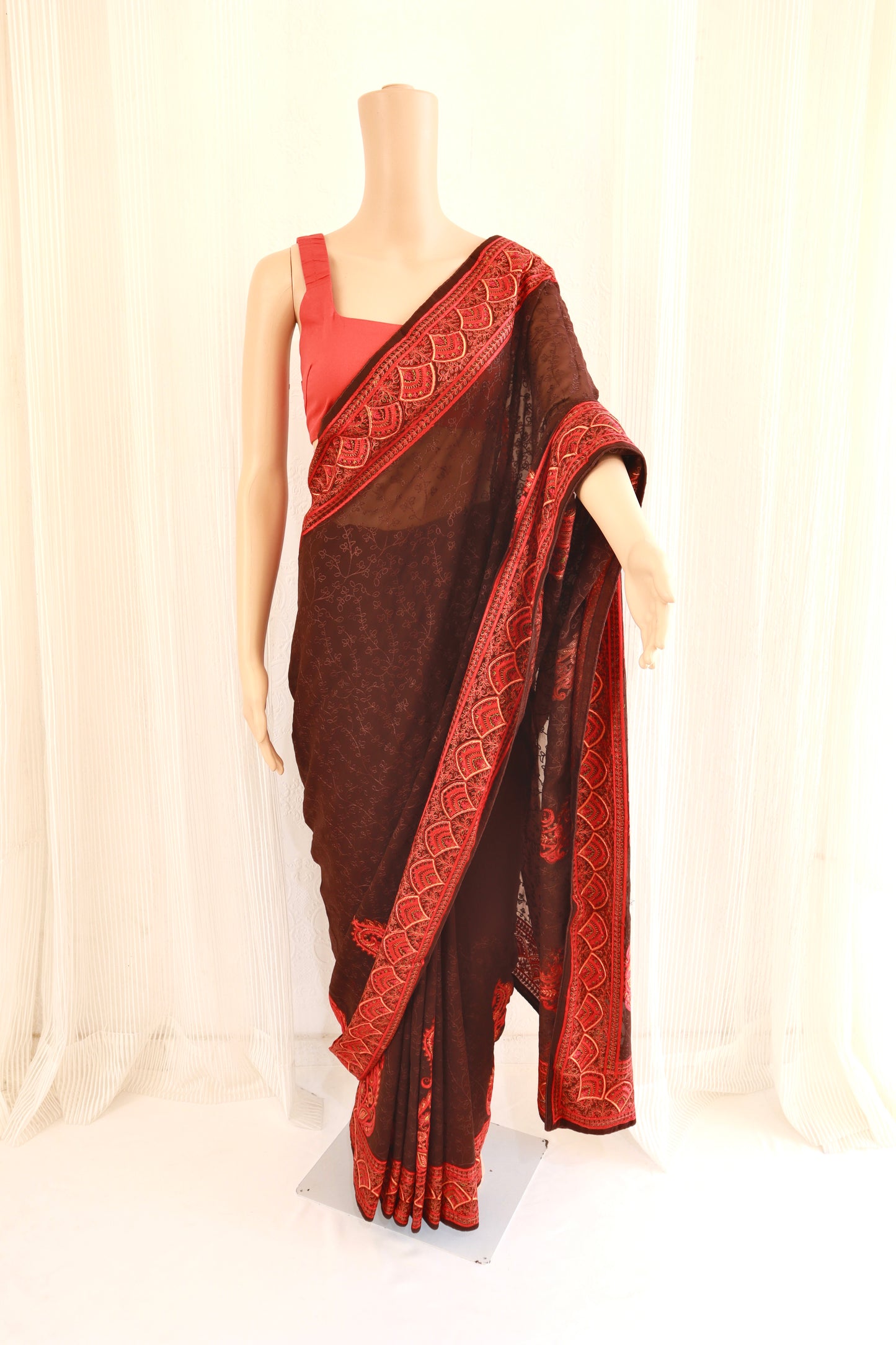 Brown Thread Woven Saree - Vanesara