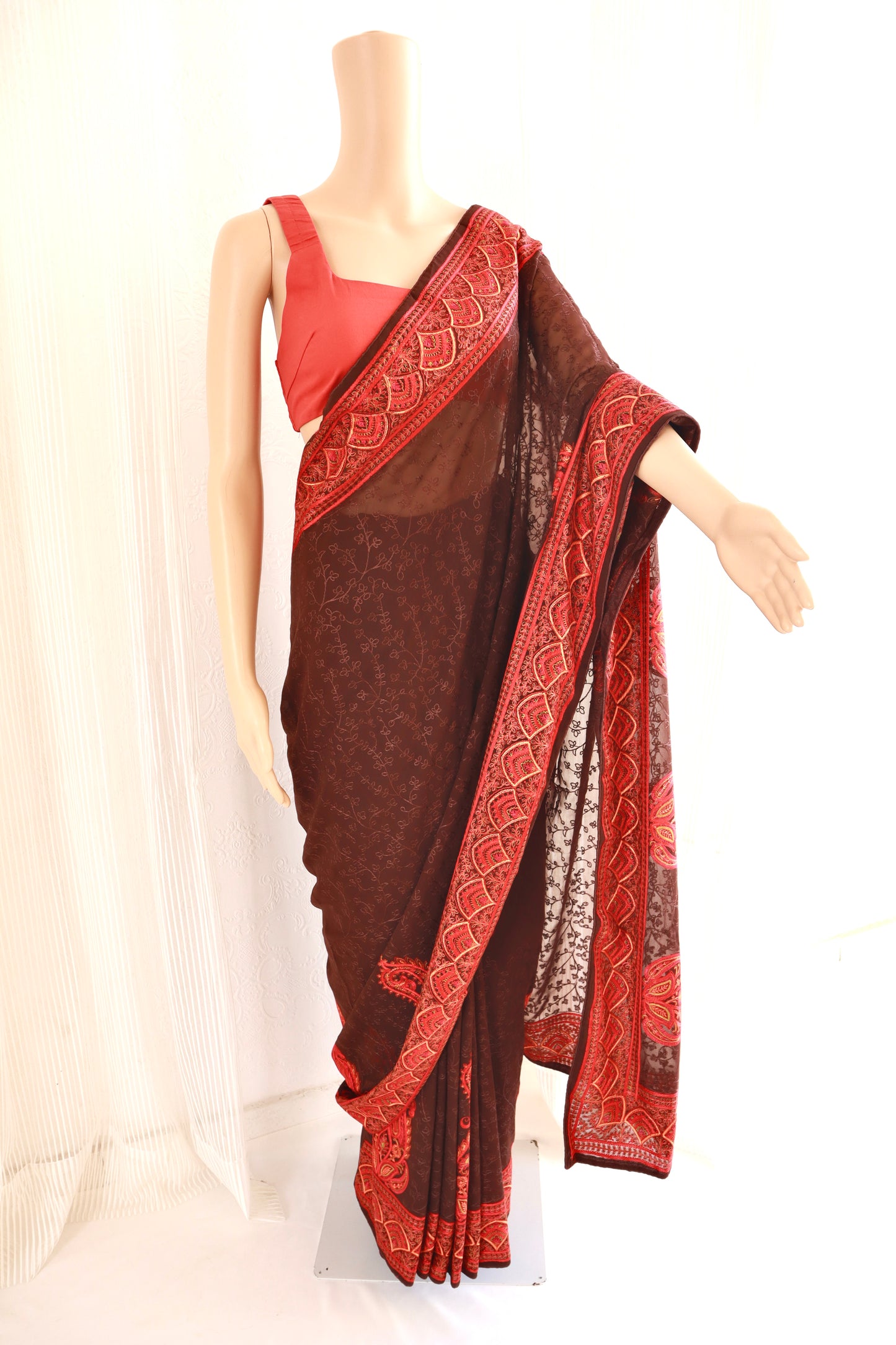 Brown Thread Woven Saree - Vanesara