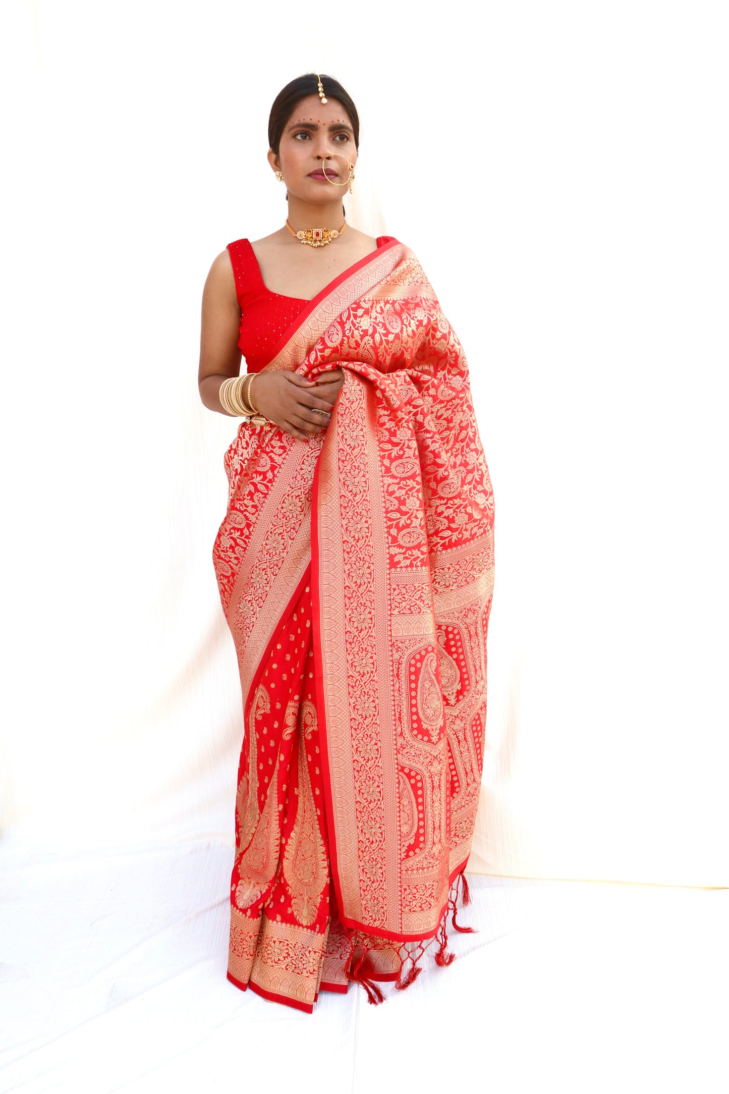Red silk saree with heavy zari border - Vanesara