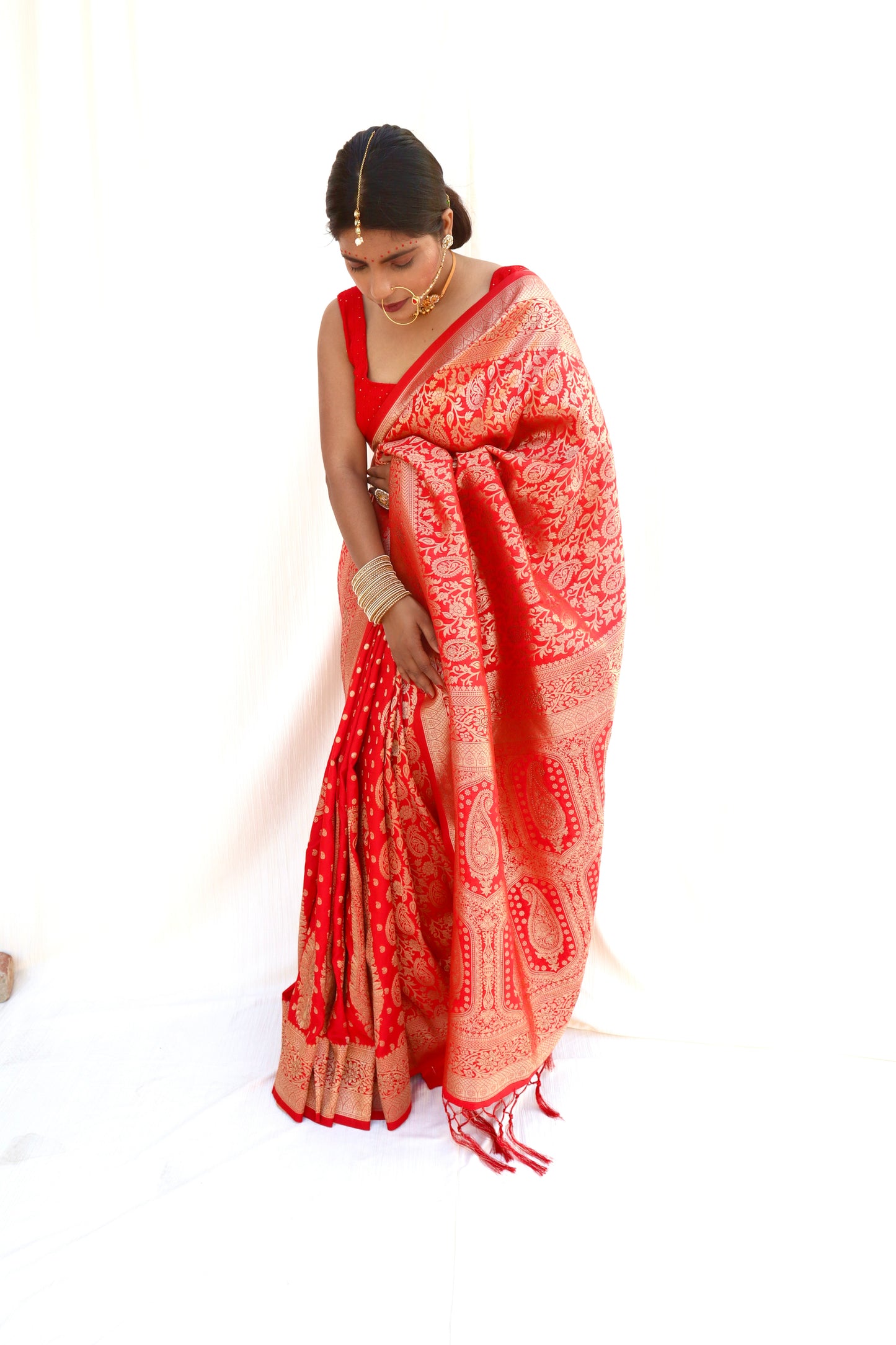 Red silk saree with heavy zari border - Vanesara