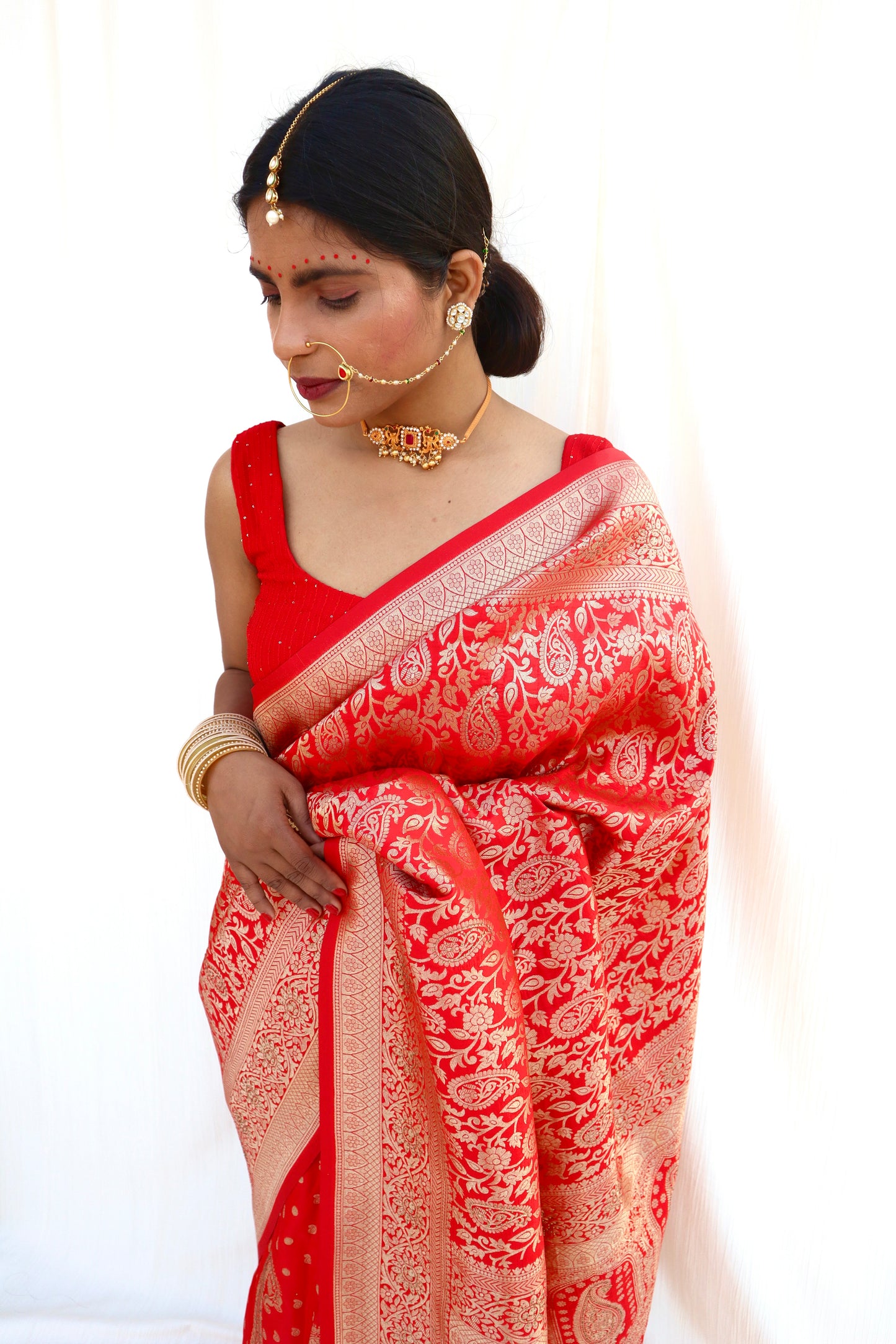 Red silk saree with heavy zari border - Vanesara