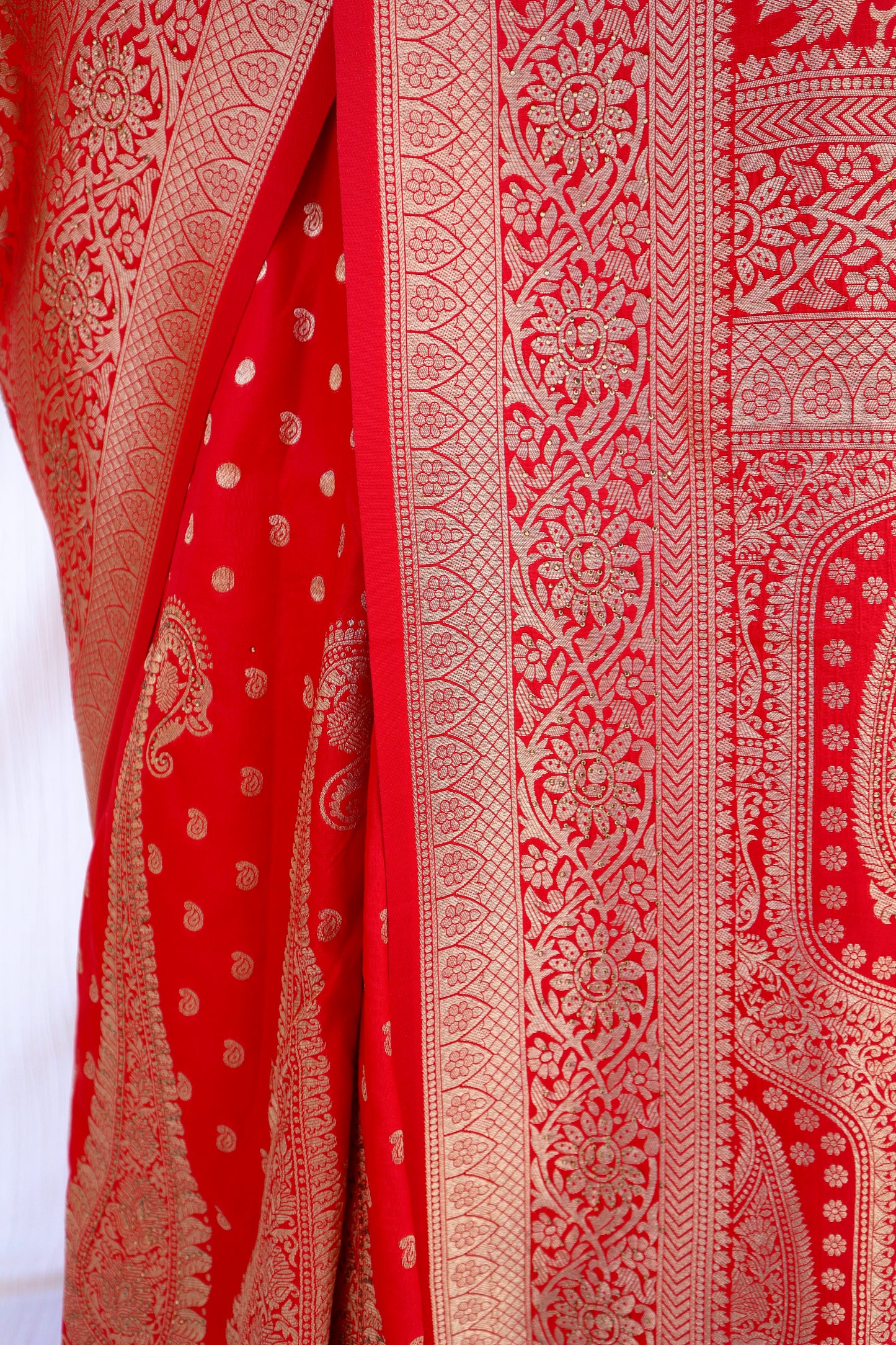 Red silk saree with heavy zari border - Vanesara