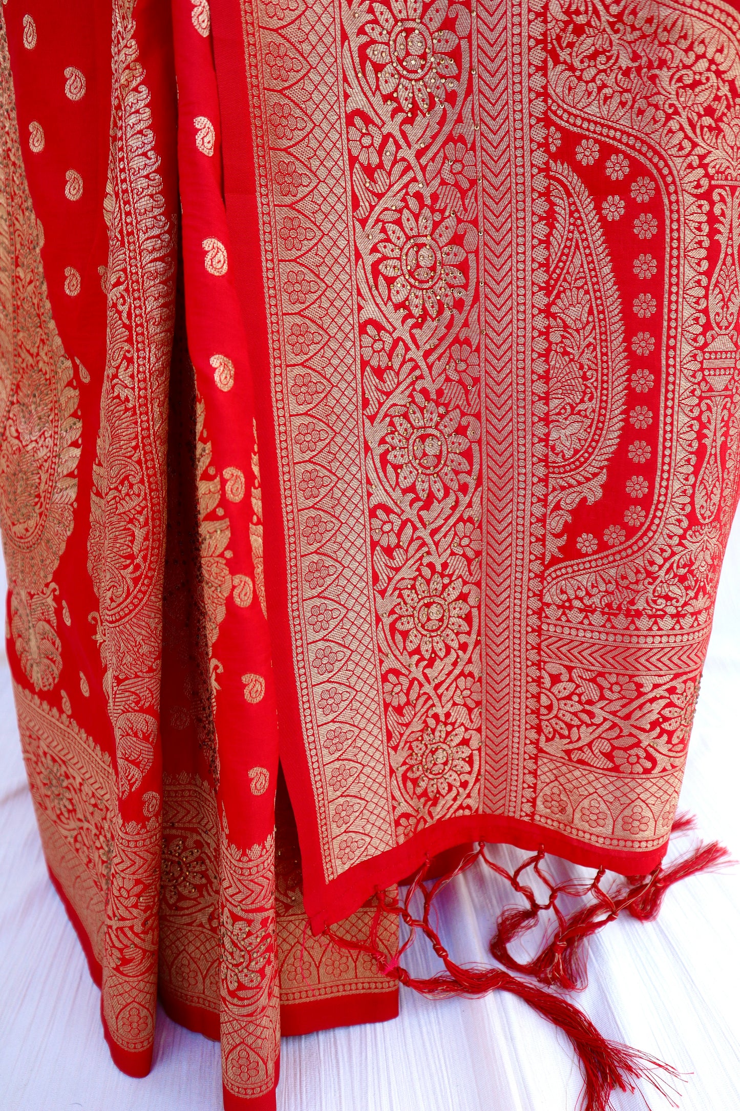 Red silk saree with heavy zari border - Vanesara