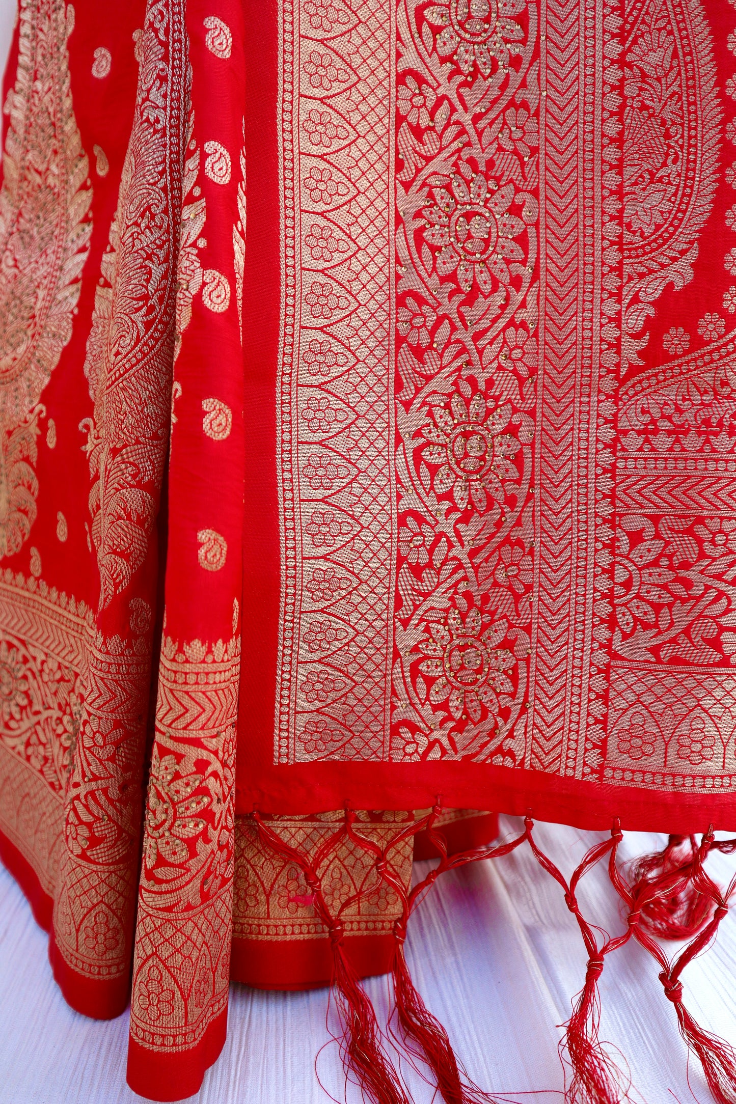 Red silk saree with heavy zari border - Vanesara