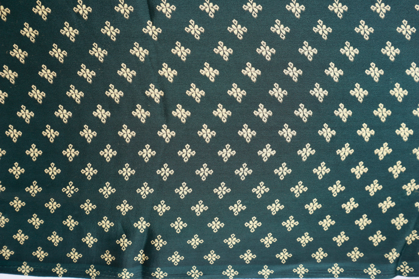 Floral Printed Crepe Saree - Vanesara