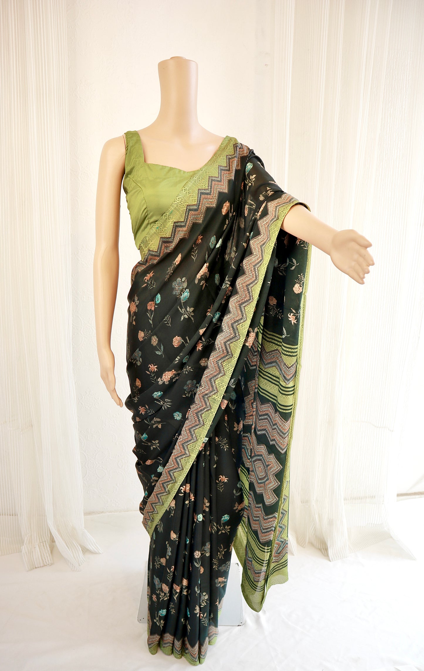 Printed Crepe Saree - Vanesara