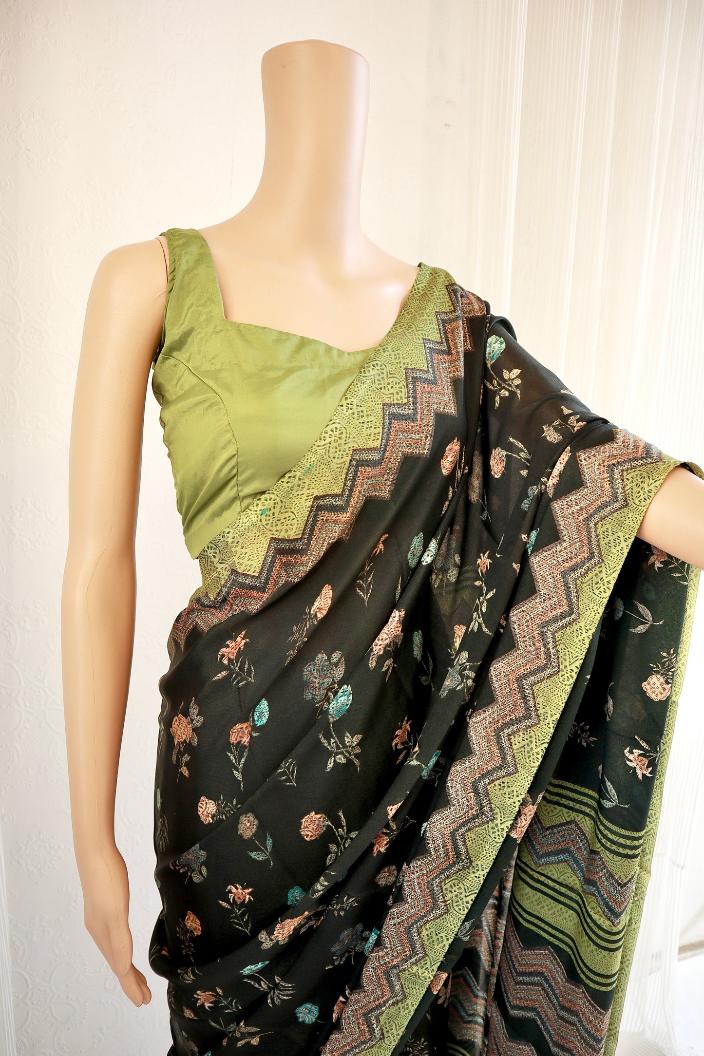 Printed Crepe Saree - Vanesara