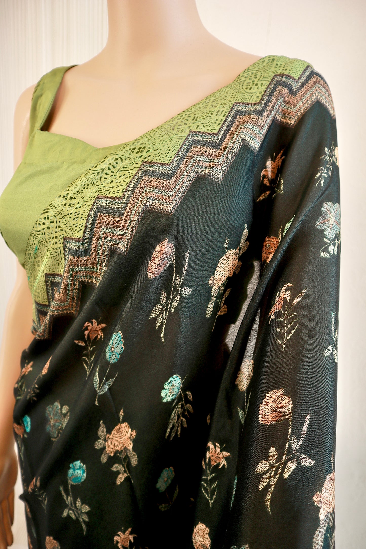 Printed Crepe Saree - Vanesara