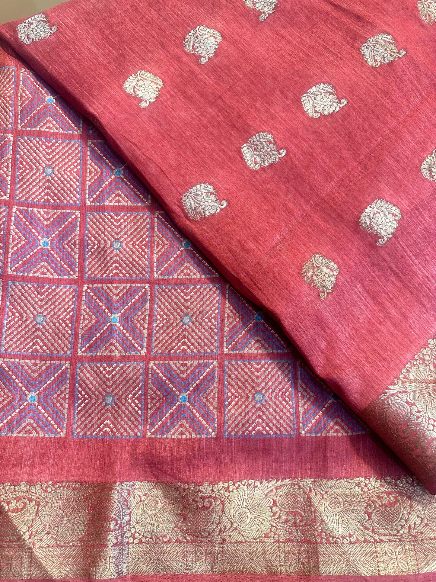 Silk blend solid print saree - Vanesara