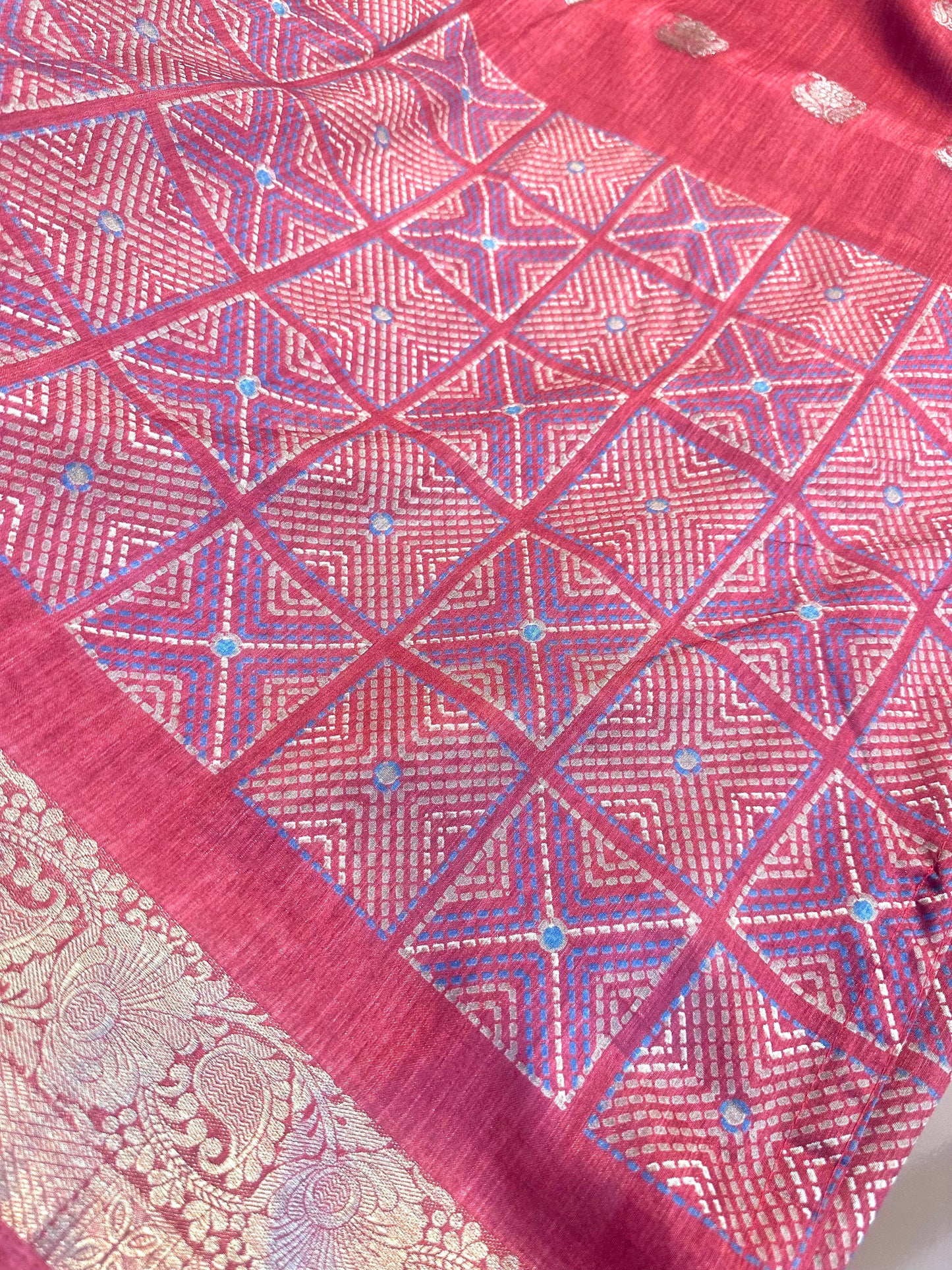 Silk blend solid print saree - Vanesara