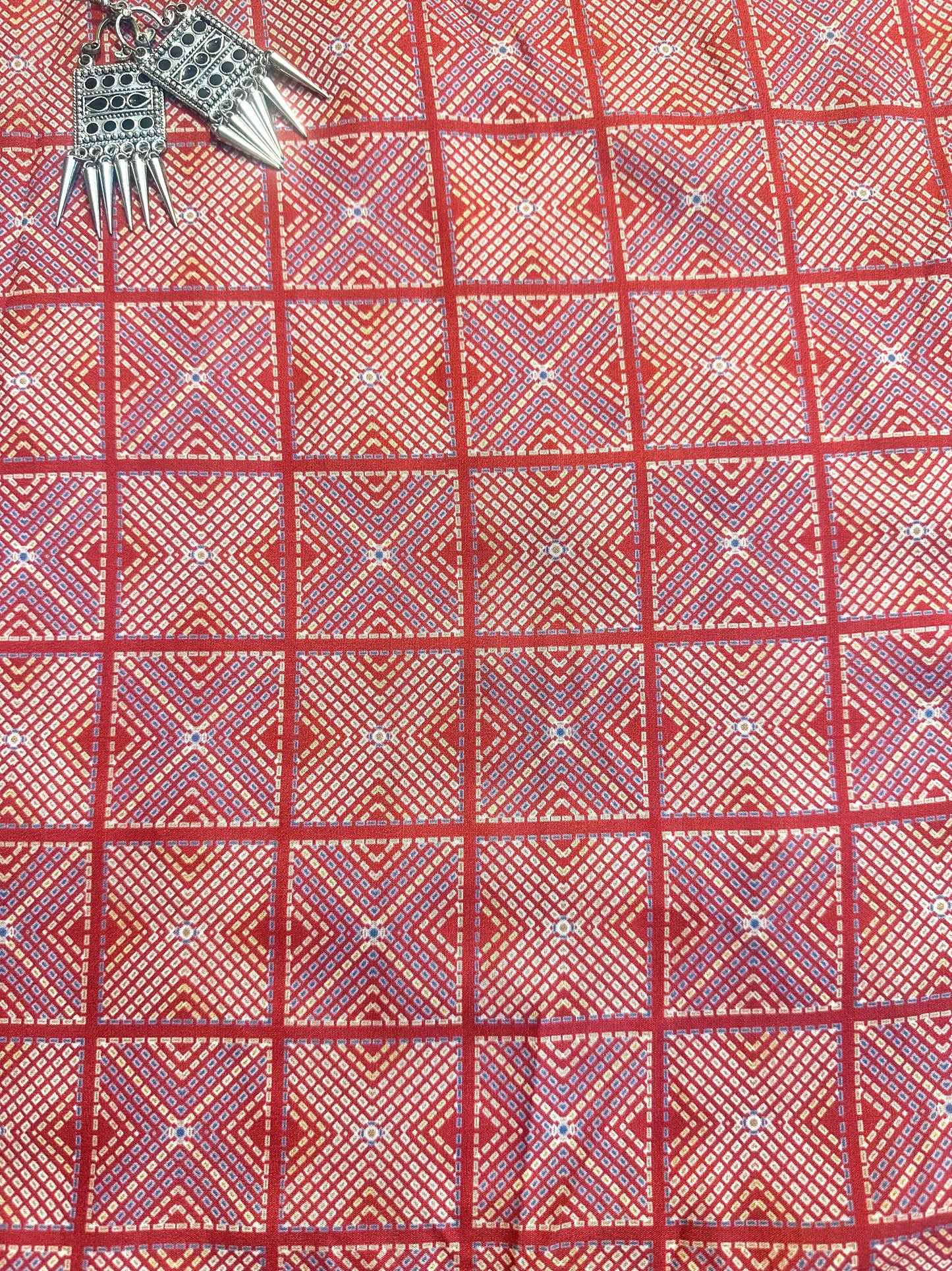 Silk blend solid print saree - Vanesara