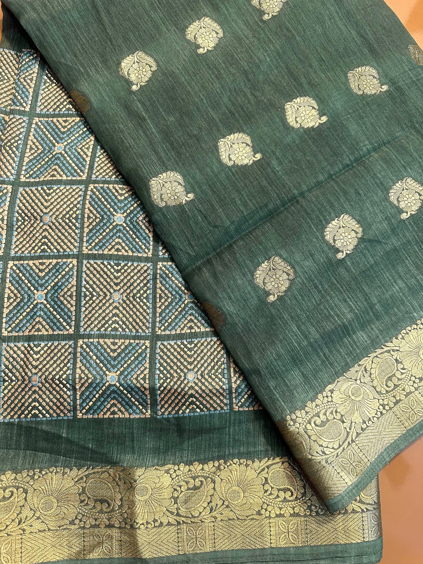 Silk blend solid print saree - Vanesara