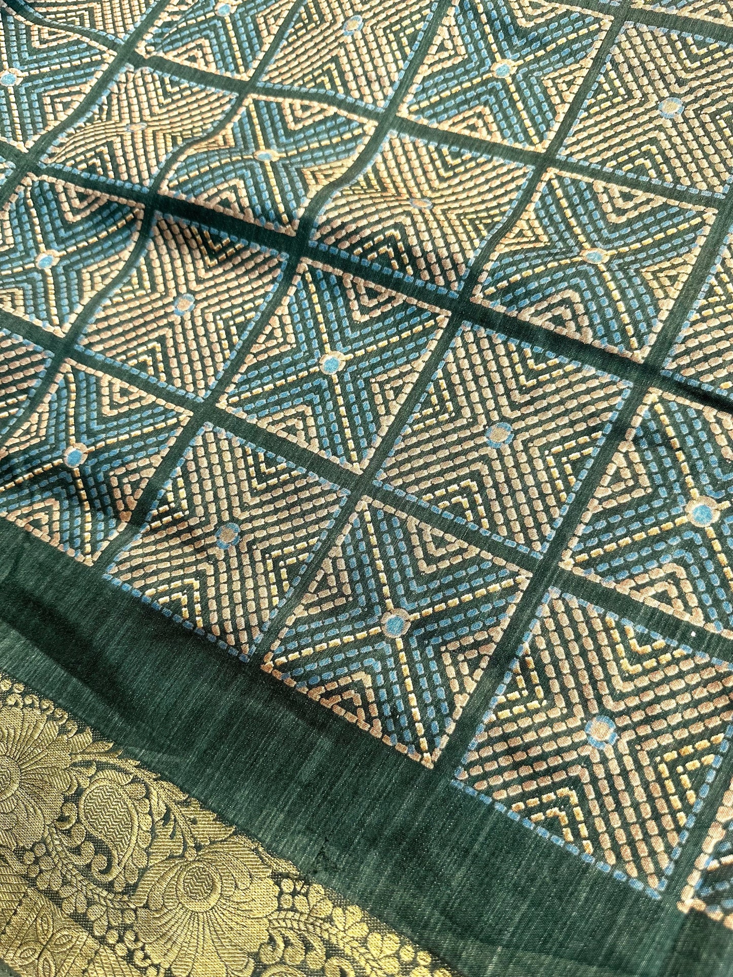 Silk blend solid print saree - Vanesara