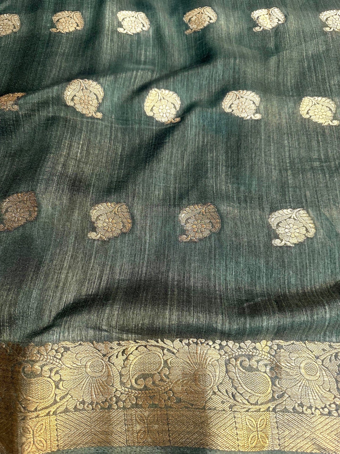 Silk blend solid print saree - Vanesara