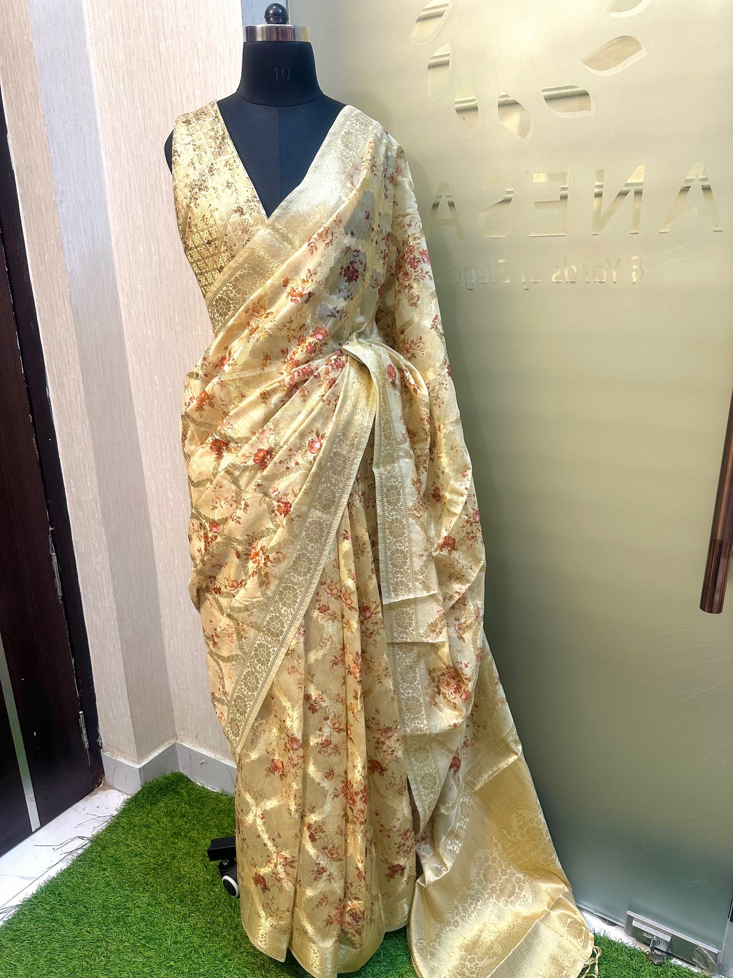 Floral Print and Zari Touch Organza Saree - Vanesara