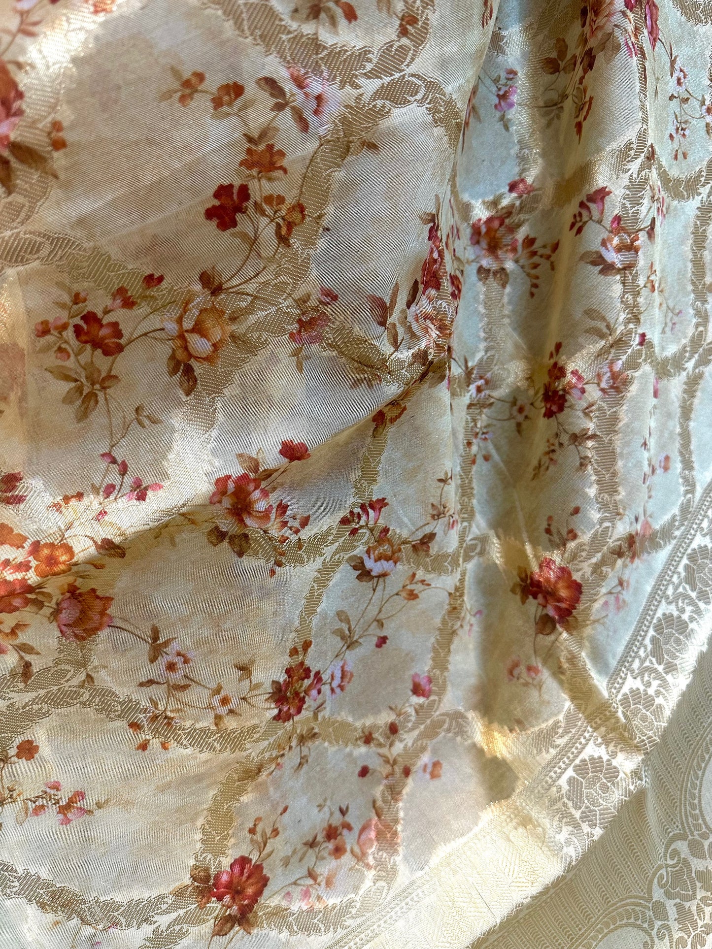 Floral Print and Zari Touch Organza Saree - Vanesara