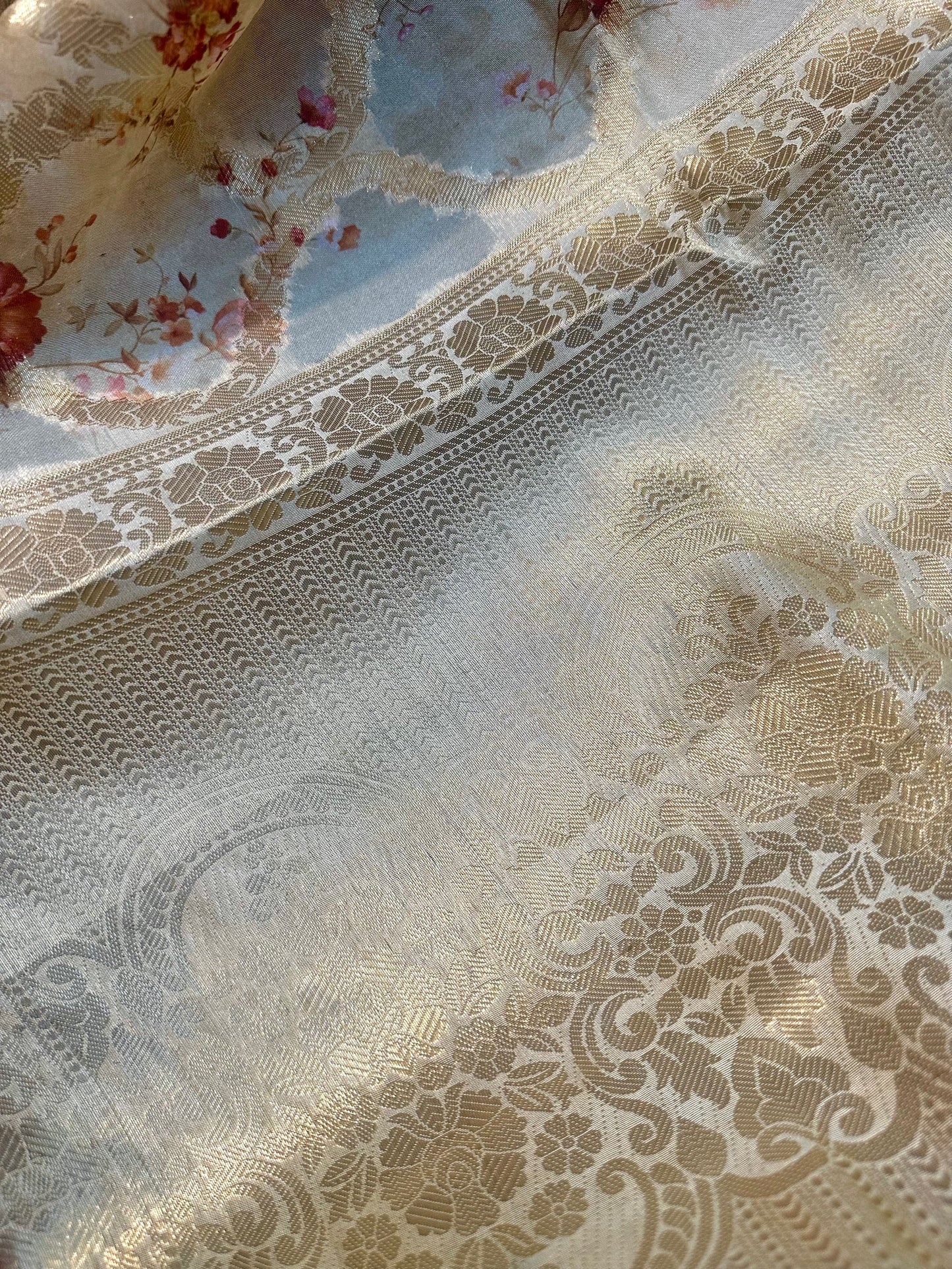Floral Print and Zari Touch Organza Saree - Vanesara