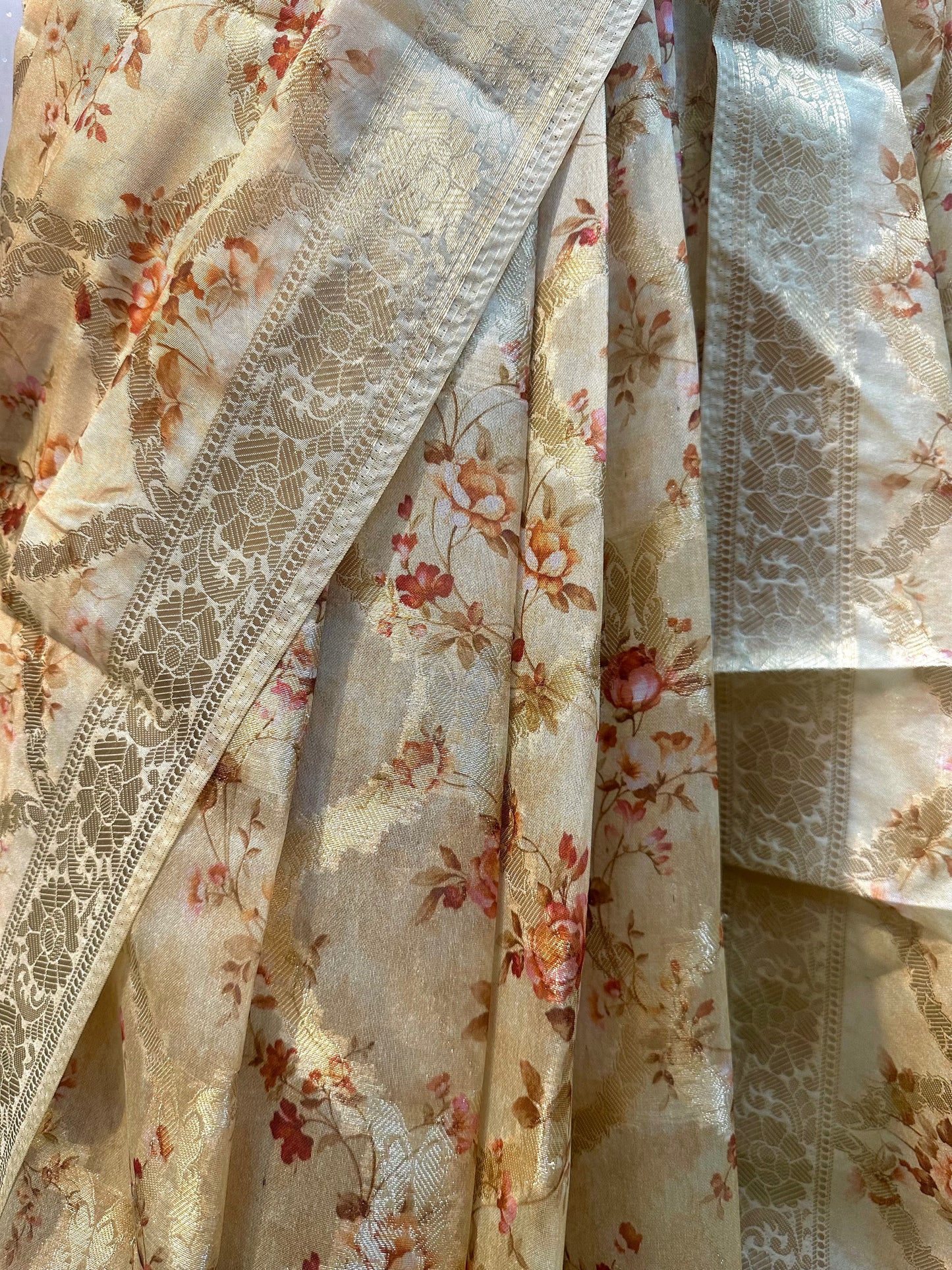 Floral Print and Zari Touch Organza Saree - Vanesara