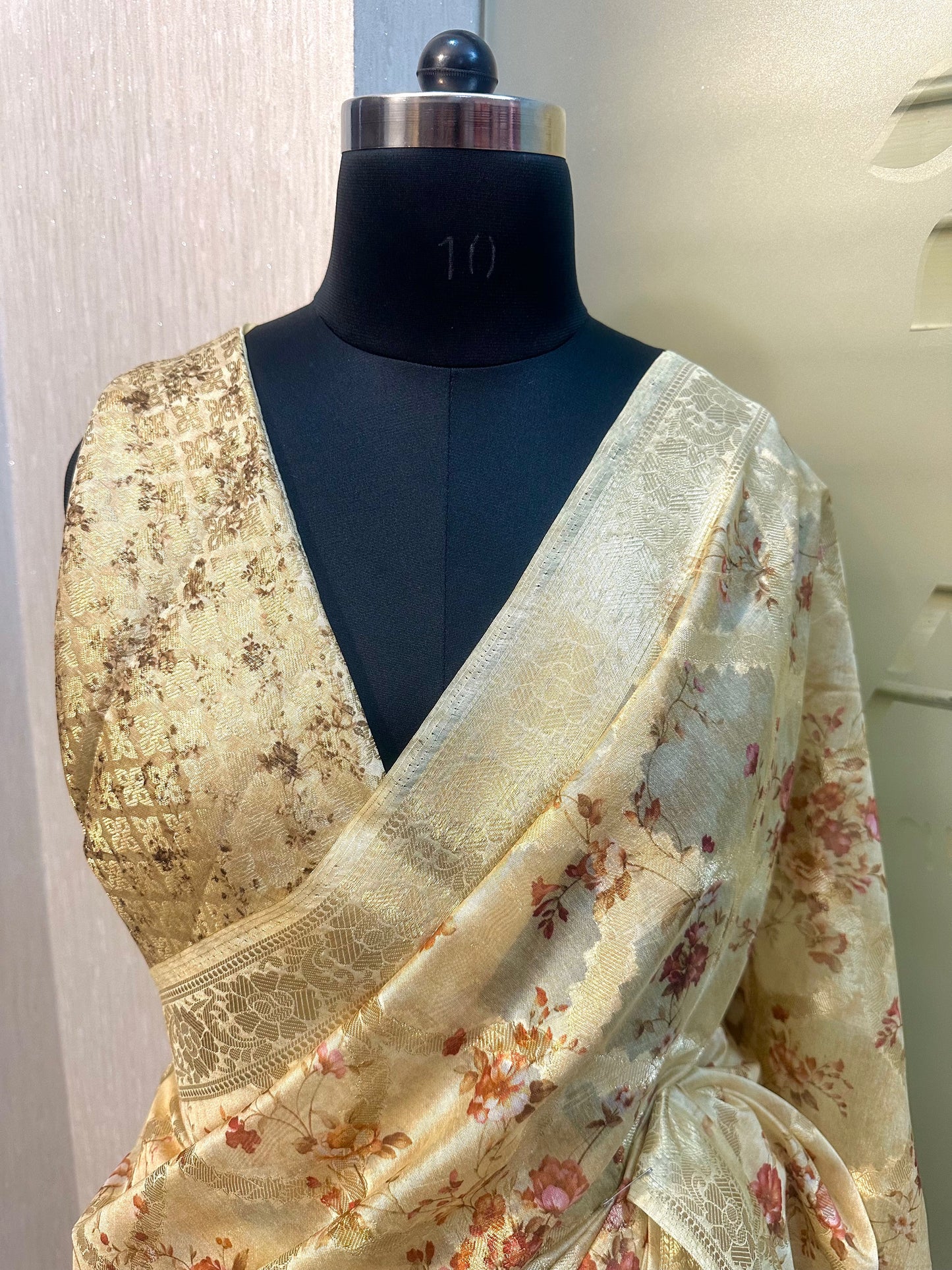 Floral Print and Zari Touch Organza Saree - Vanesara