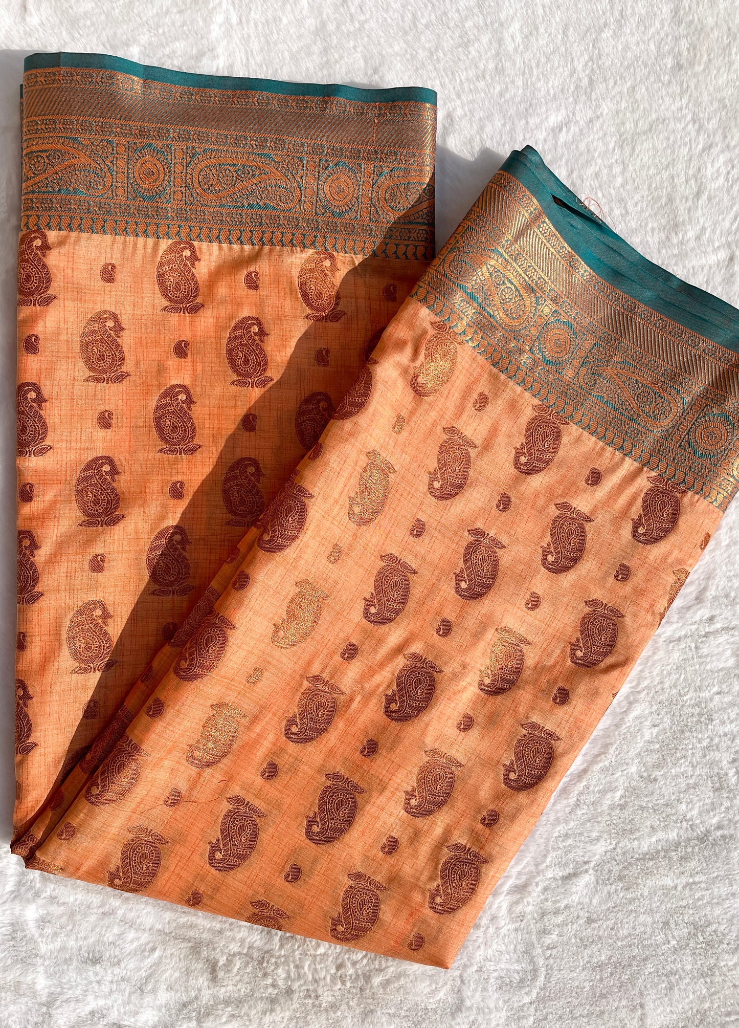 Dual Shade Silk Saree - Vanesara
