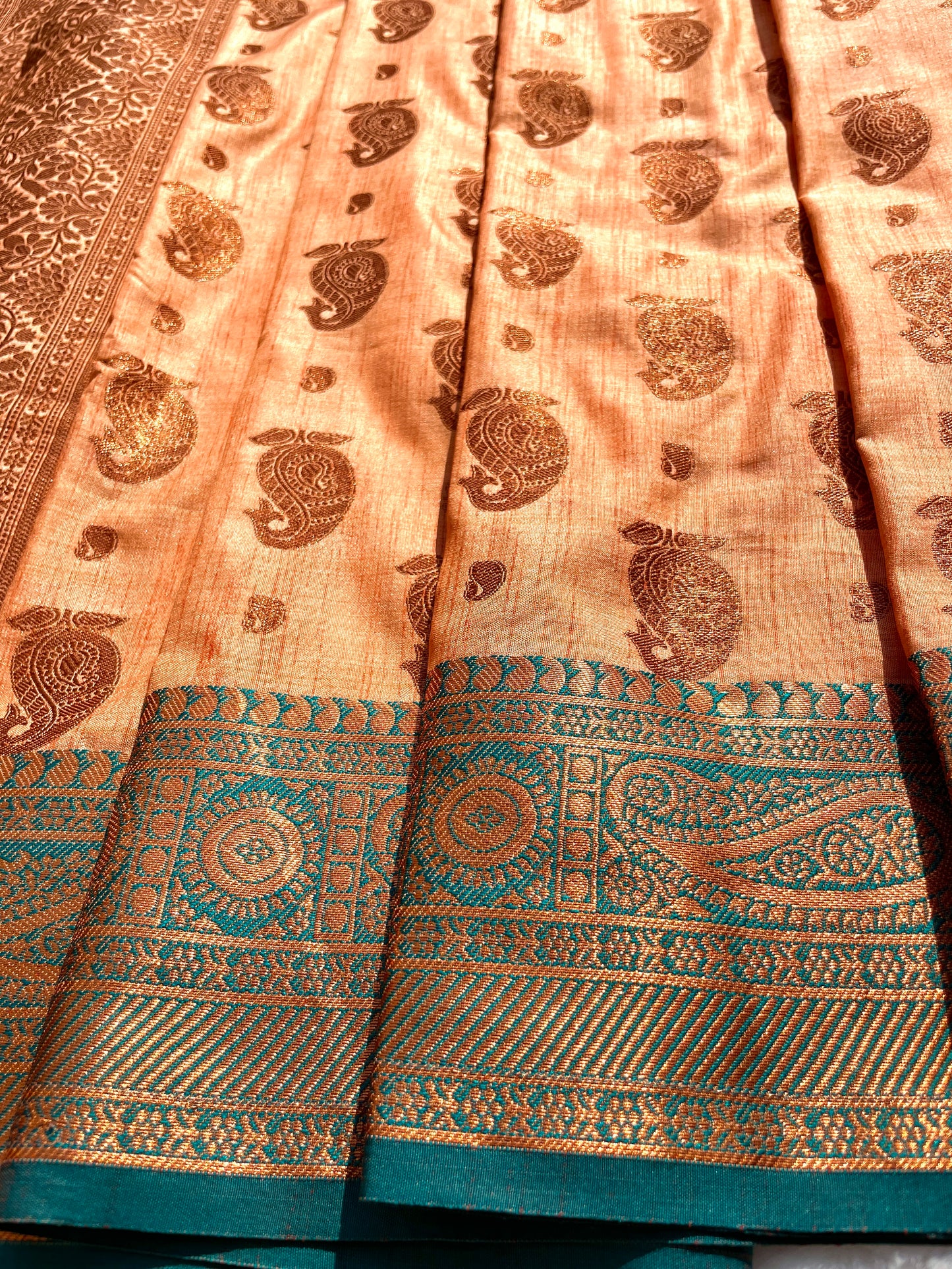 Dual Shade Silk Saree - Vanesara
