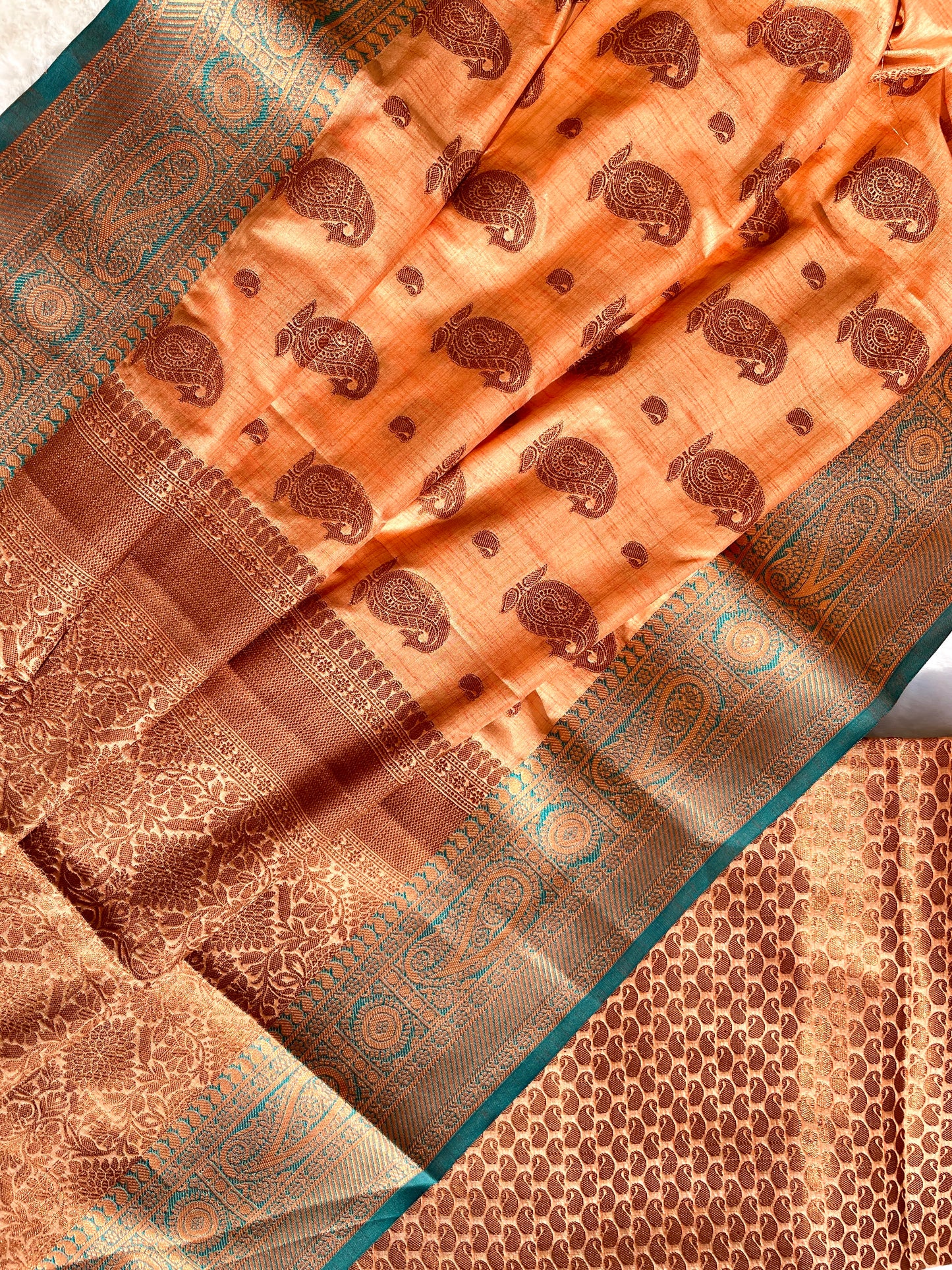 Dual Shade Silk Saree - Vanesara
