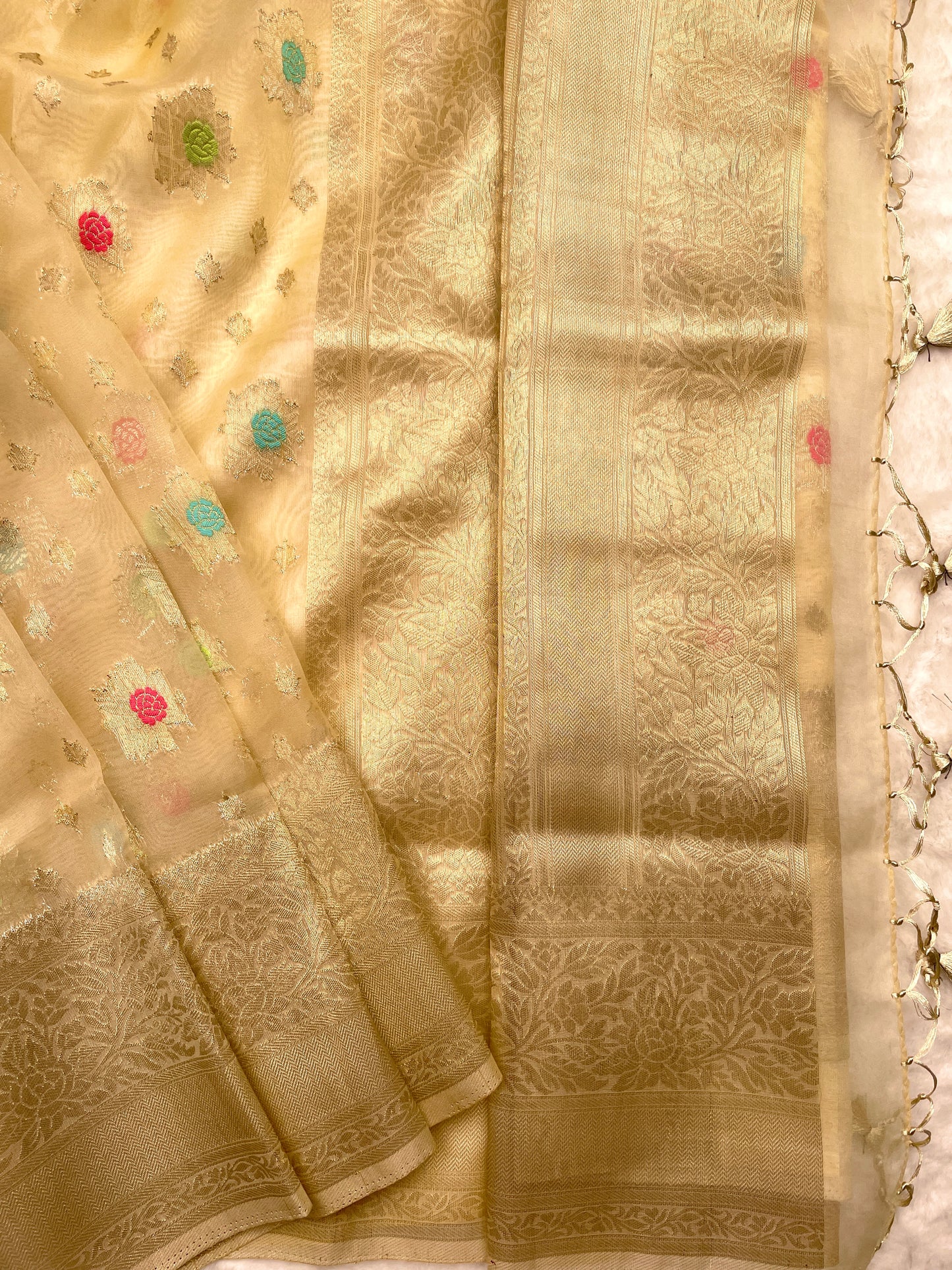 Organza Floral Woven Saree - Vanesara
