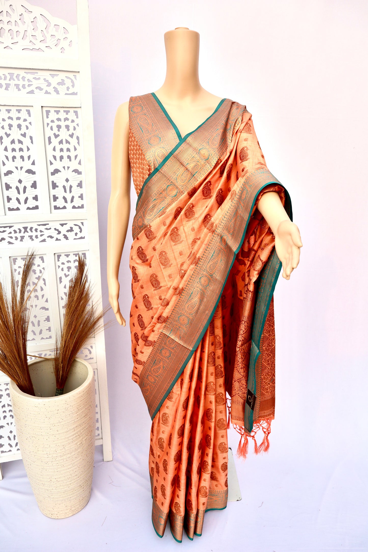 Dual Shade Silk Saree - Vanesara