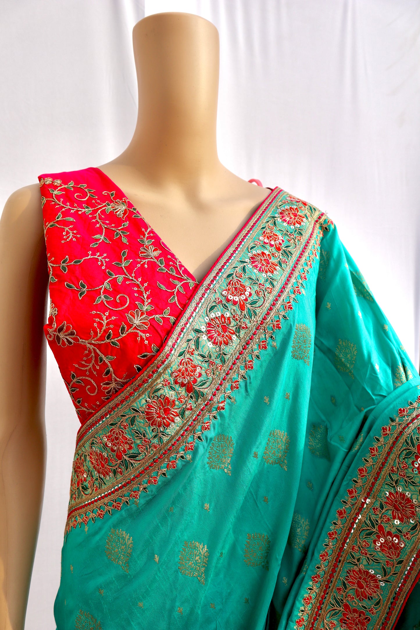 Green Heavy Border Saree - Vanesara