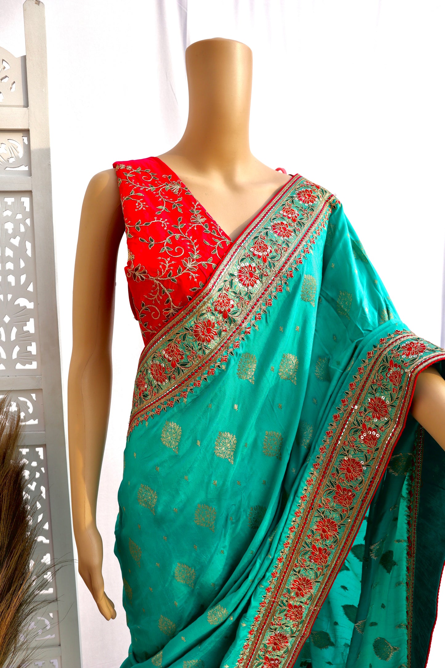 Green Heavy Border Saree - Vanesara