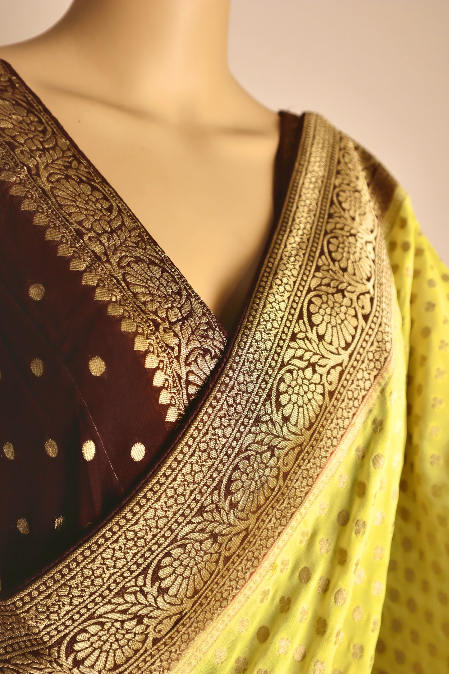 Georgette Silk Zari Woven Saree - Vanesara