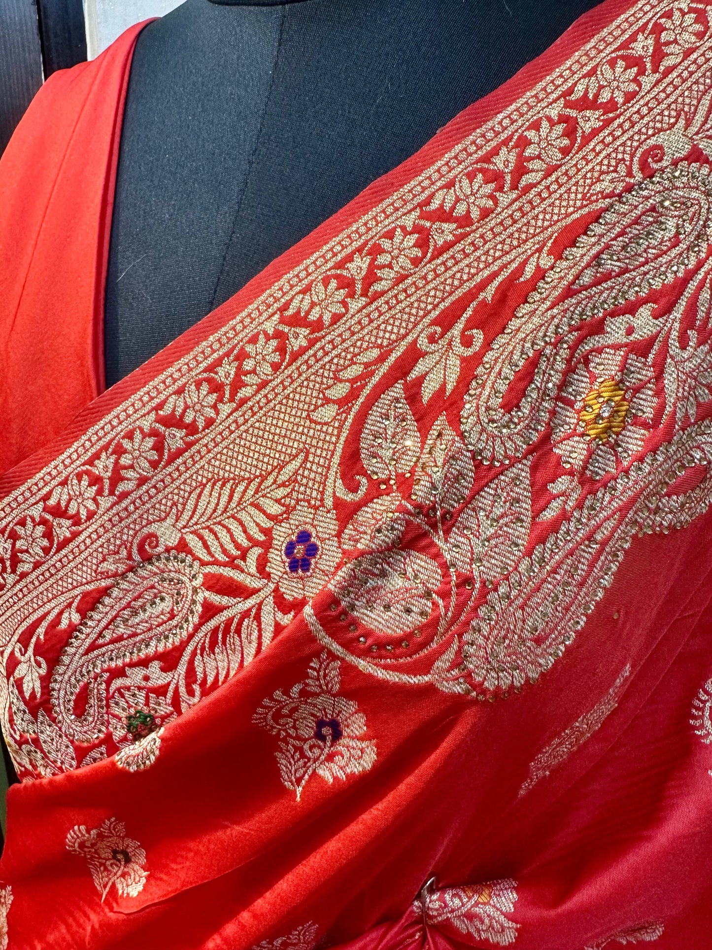 Zari Work Multicolor Border Saree - Vanesara