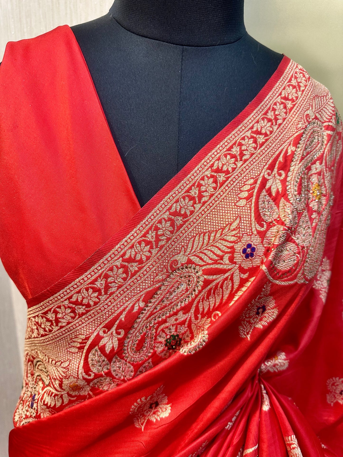 Zari Work Multicolor Border Saree - Vanesara