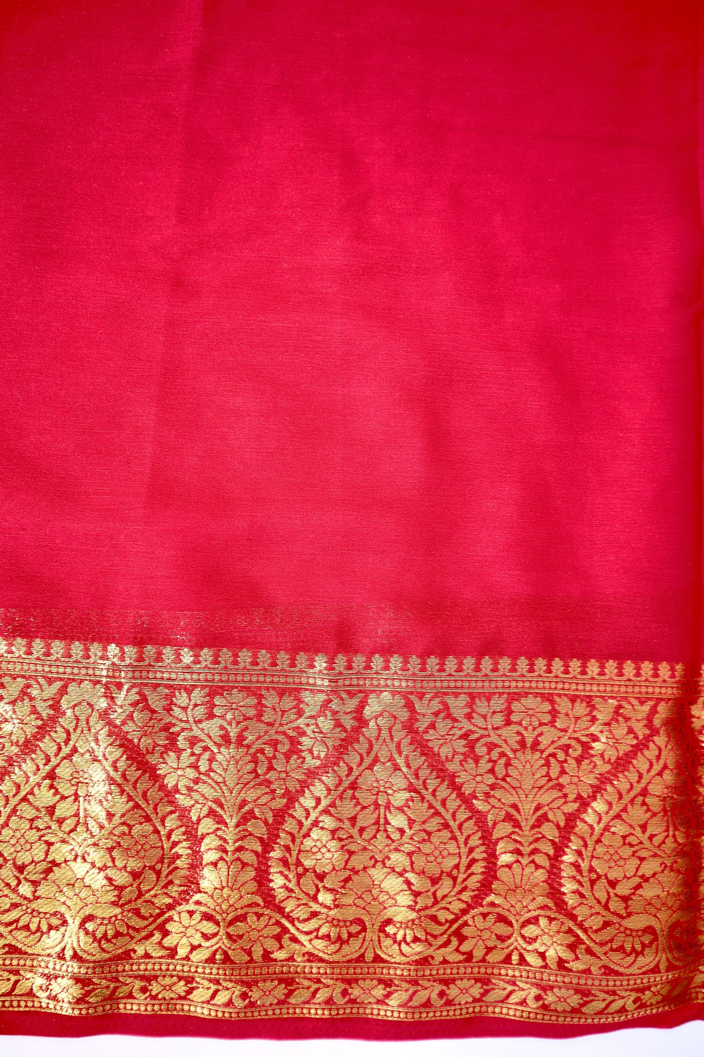 Contrasting Zari Border Saree - Vanesara