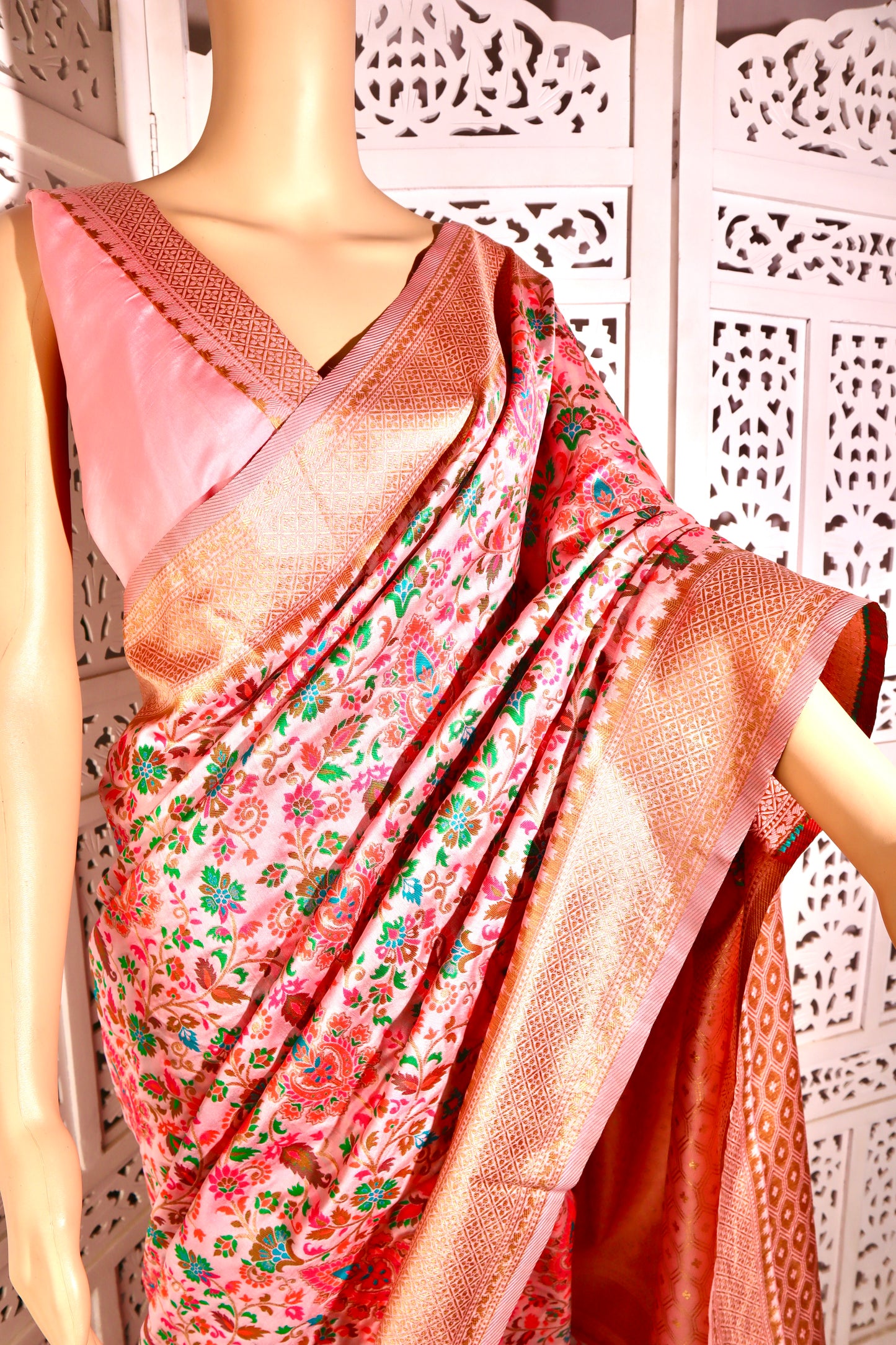Pashmina Print Woven Saree - Vanesara