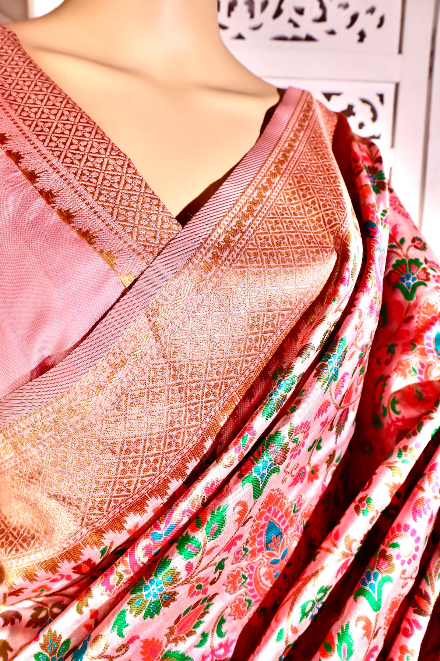 Pashmina Print Woven Saree - Vanesara