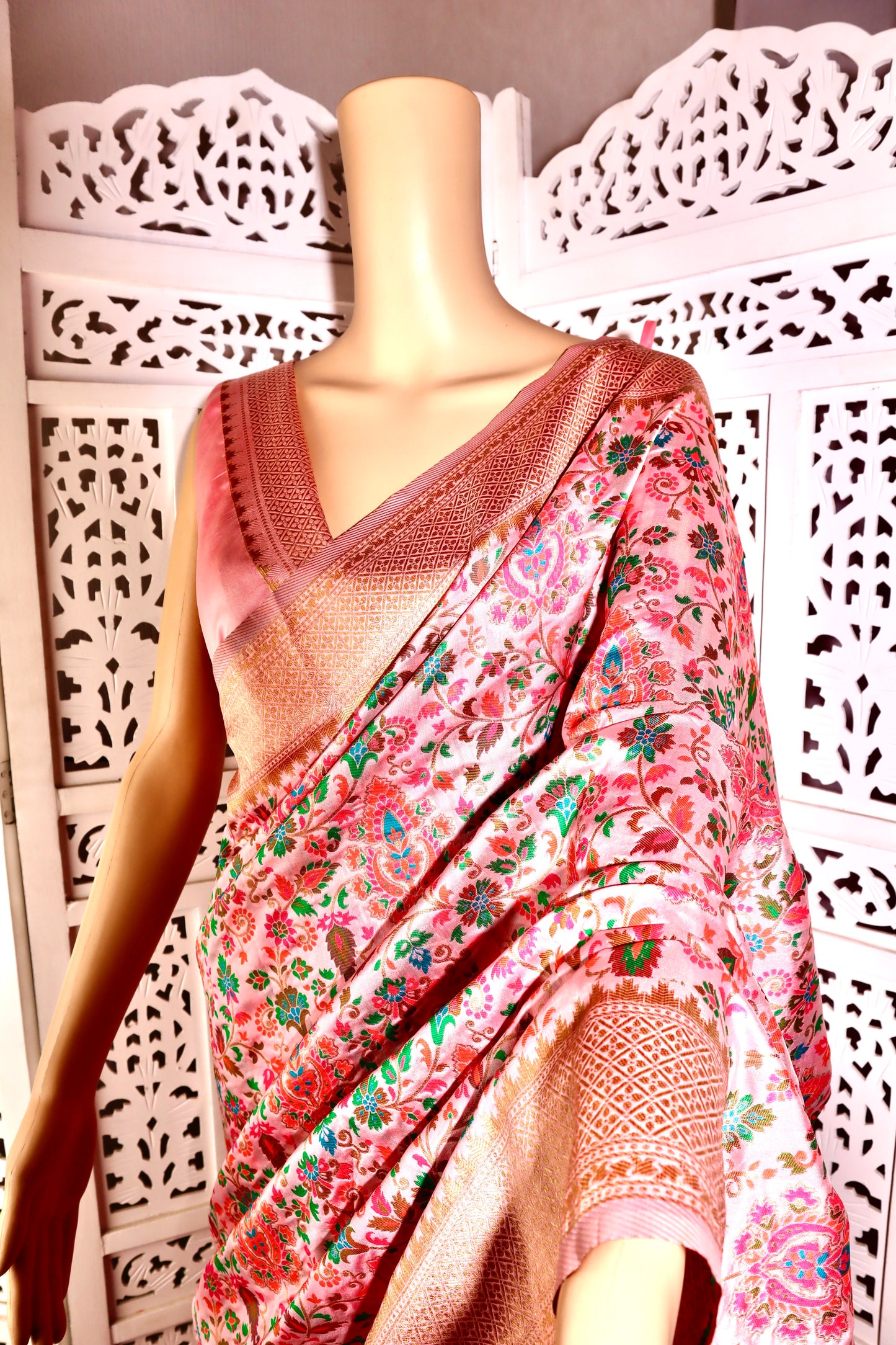 Pashmina Print Woven Saree - Vanesara