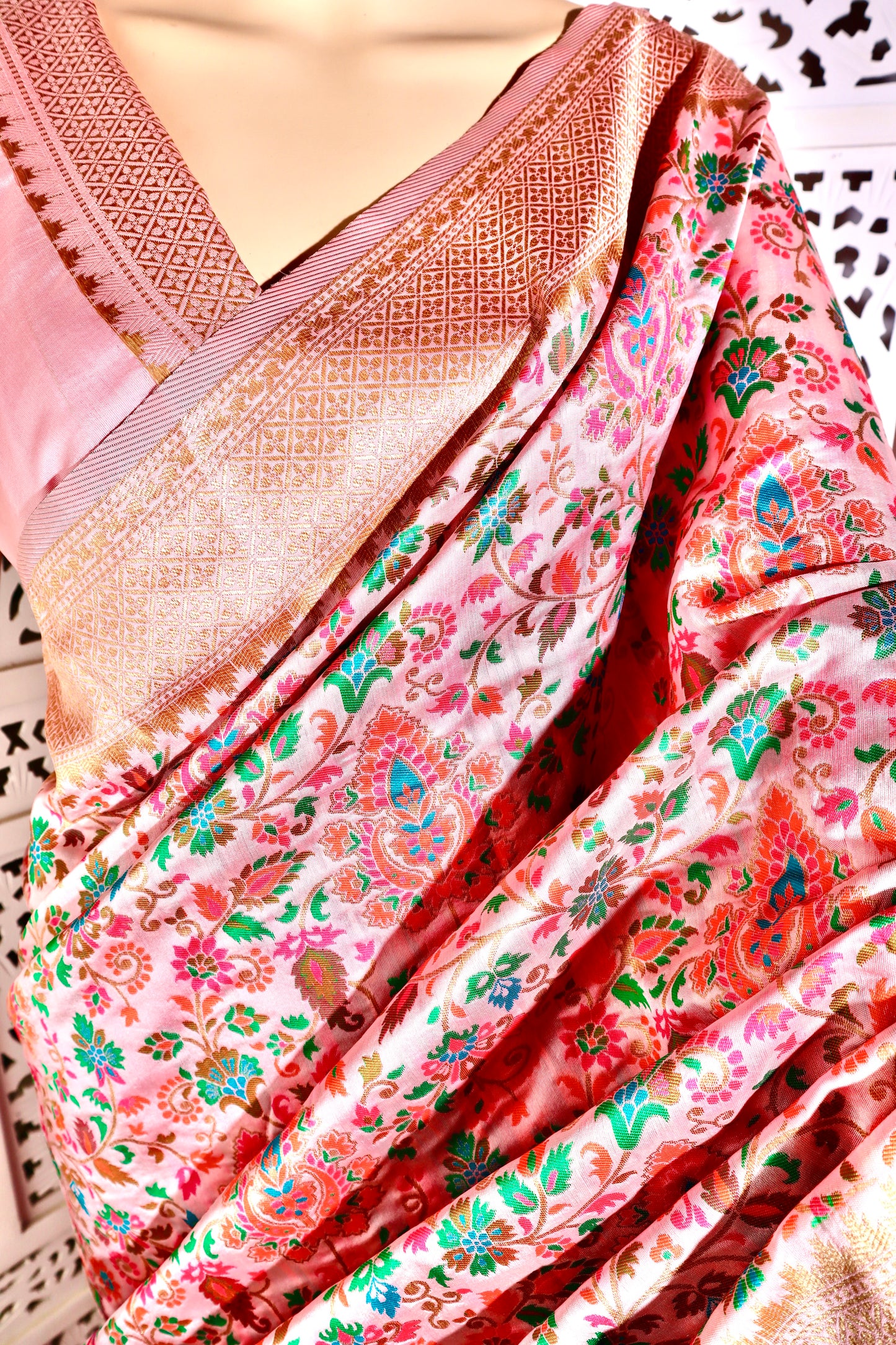 Pashmina Print Woven Saree - Vanesara