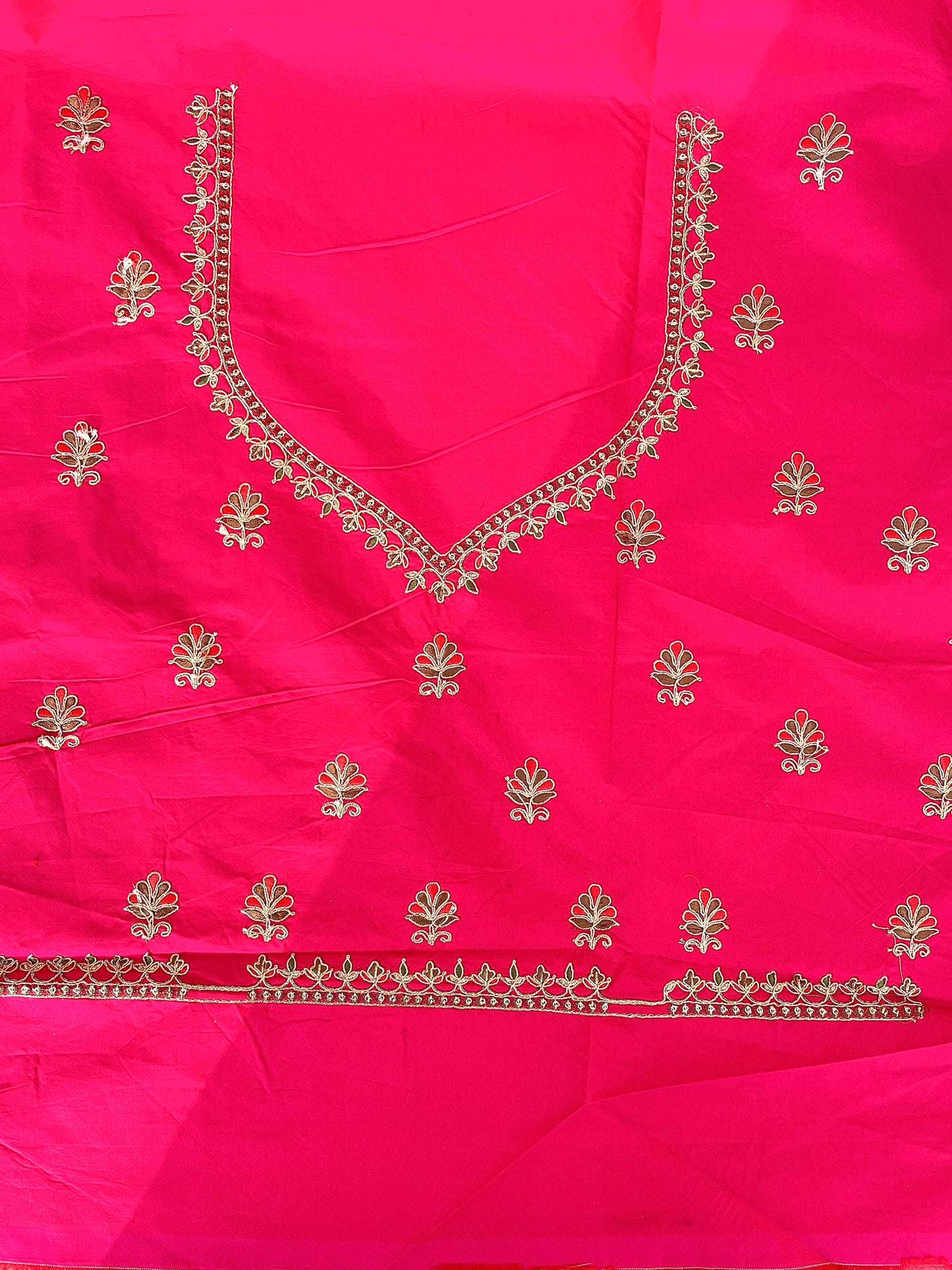 Red silk saree with heavy zari border - Vanesara