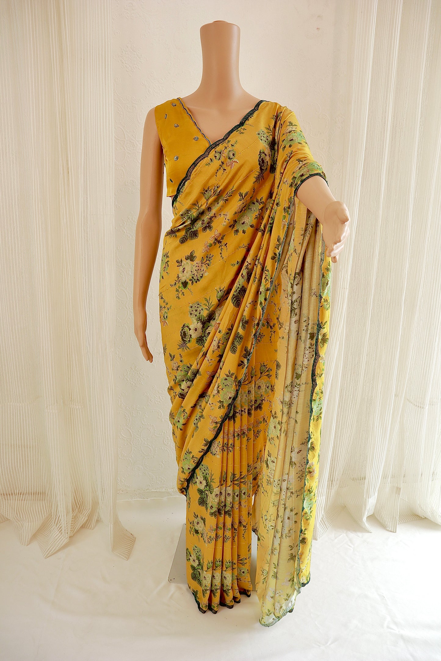 Floral Print Highlight Saree - Vanesara